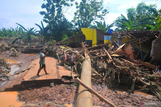 Gubernur kirim tim gabungan tangani banjir di Pati