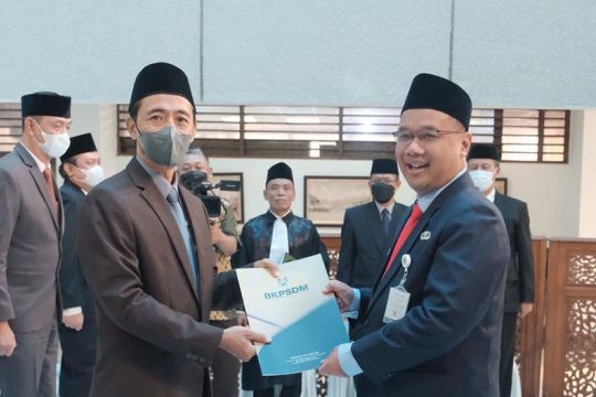 Wali kota lantik Kabid Pelayanan Disdukcapil Kota Magelang