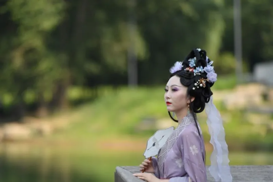 Hanfu, pakaian tradisional China yang kembali populer