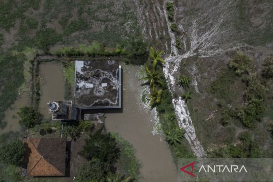 Lahan pertanian rusak diterjang banjir bandang di Tasikmalaya