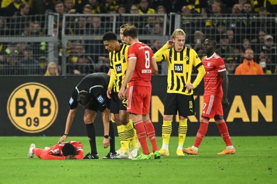 Bek Bayern Munchen dilarikan ke rumah sakit karena gegar otak