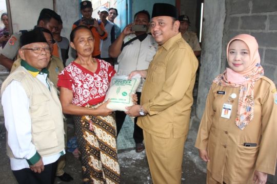 Pemkot Tegal bagikan 4.000 paket sembako