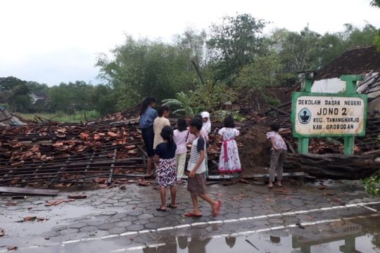 Warga Grobogan diminta waspada angin kencang