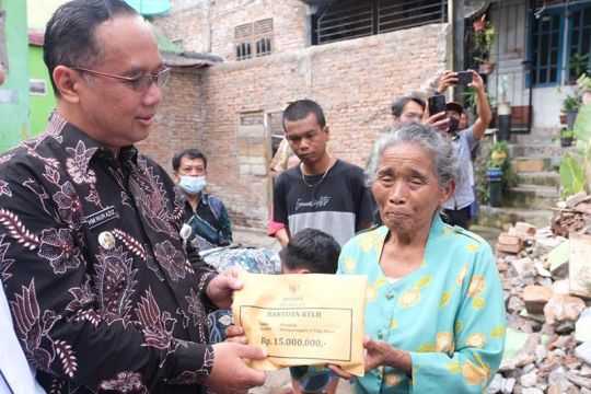 Pemkot Magelang bantu warga yang rumahnya ambruk