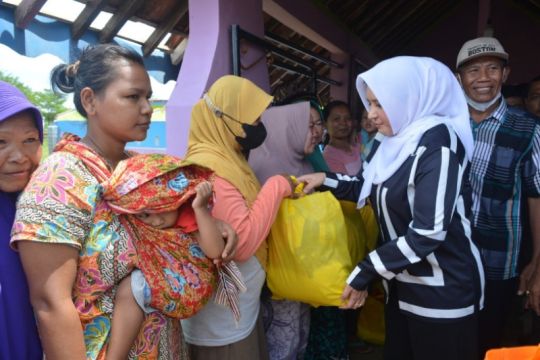 Korban bencana di Kabupaten Pekalongan terima bantuan dari pemda