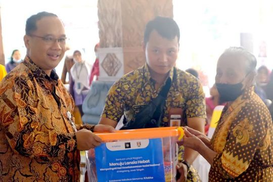 Pemkot Magelang-kitabisa.com salurkan bantuan untuk lansia