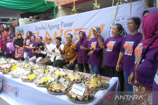 93 tumpeng nasi kuning meriahkan ulang tahun Pasar Gede