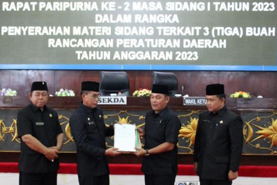 Pemkab Murung Raya serahkan tiga usulan Raperda ke DPRD