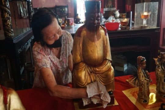 Jelang Imlek, Tri Dharma Pekalongan lakukan penyucian patung dewa