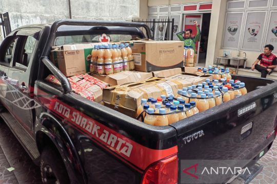 Donasi swasta mulai  mengalir untuk warga terdampak banjir Solo