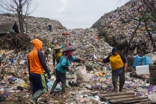 Timbulan sampah di Indonesia 18,30 juta ton per tahun Page 2 Small