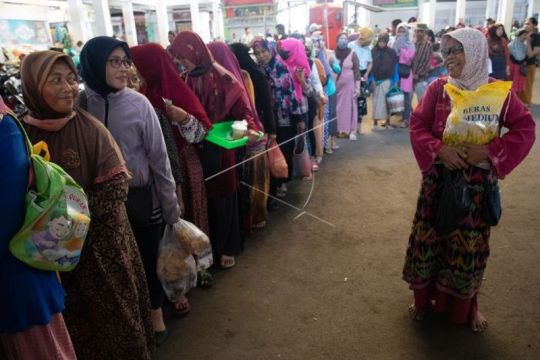 Operasi pasar murah di Pasar Mranggen Page 1 Small