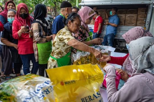 Operasi pasar murah di Pasar Bulu Semarang Page 1 Small