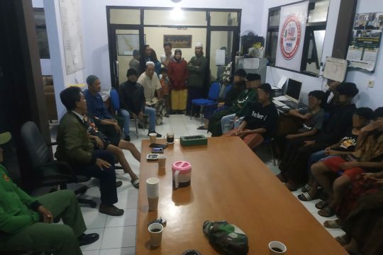 Polresta Malang Kota edukasi puluhan remaja lakukan "prank"  pocong