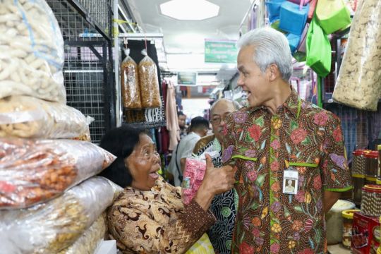 Ganjar ajak kepala daerah bersinergi dengan TNI-Polri antisipasi pasar tumpah