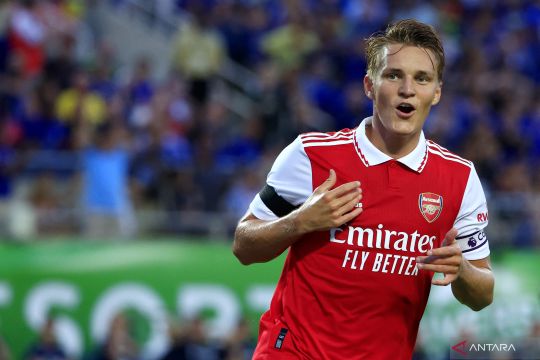 Arsenal terus tempel Manchester City di puncak