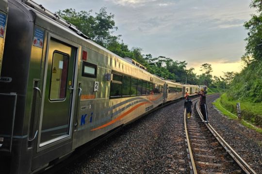 Longsor di Purwakarta, dua KA tujuan Bandung-Semarang terlambat