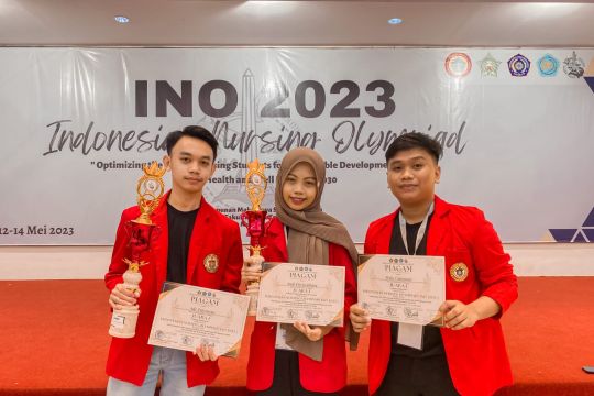 Mahasiswa Unhas juara satu lomba esai Indonesia Nursing Olympiad 2023