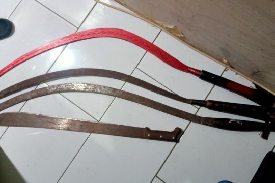 Enam remaja diamankan polisi saat hendak tawuran