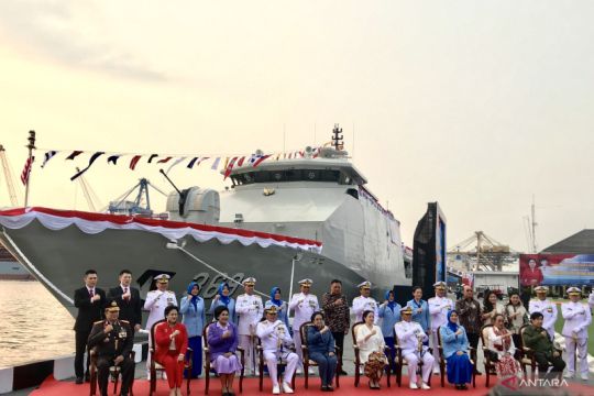 Soekarnoputri launches warship Bung Karno on Pancasila Day