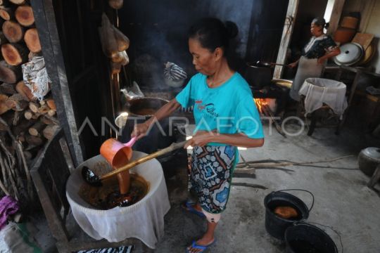 Produksi kecap tradisional di Klaten Page 2 Small