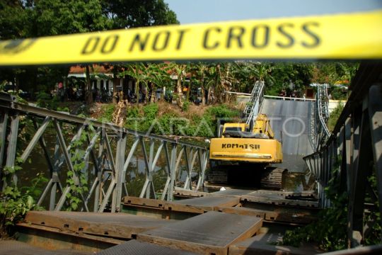 Jembatan ambruk di Kabupaten Tegal Page 2 Small