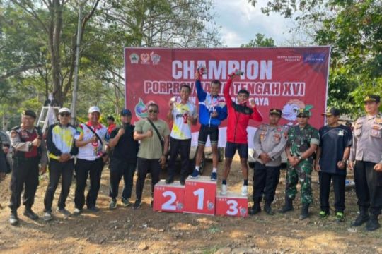 Pebalap sepeda Kota Tegal raih emas Porprov Jateng 2023