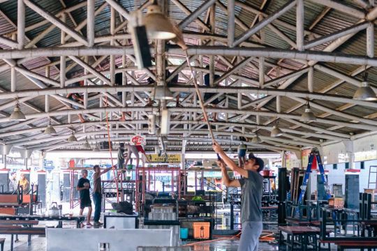 Pedagang kuliner TVJ Kota Magelang bersihkan selter