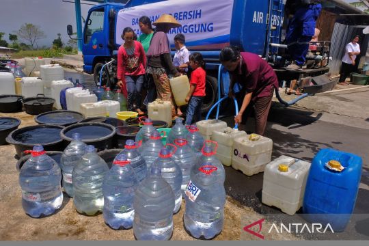 Bantuan air bersih untuk warga lereng Gunung Sumbing Page 3 Small