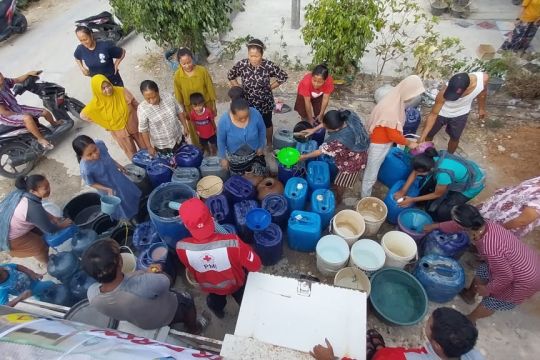 PMI Grobogan  distribusikan 555.000 liter air ke daerah kekeringan