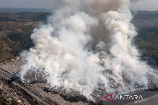 TPA Jatibarang kembali terbakar Page 1 Small