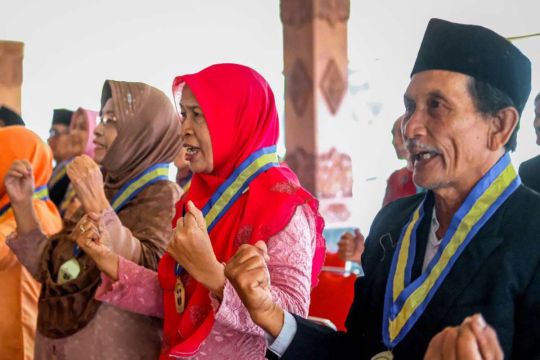 40 orang sekolah lansia hebat wisuda di Magelang