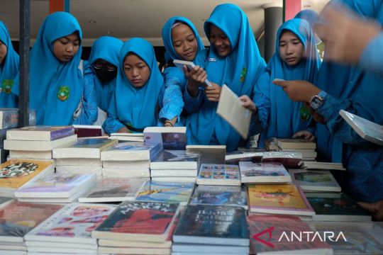 Indeks minat baca masyarakat Indonesia Page 1 Small