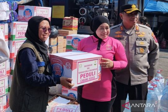 Polresb Kudus bantu sembako untuk korban banjir Demak