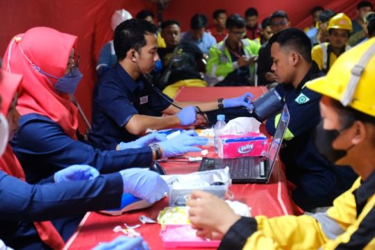 Ratusan karyawan Semen Gresik kompak jadi donor darah