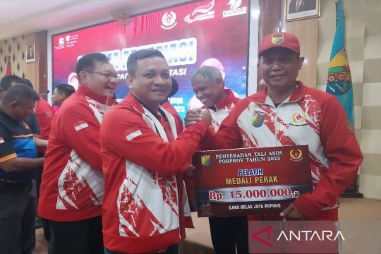 Pekalongan  serahkan bonus dan uang pembinaan atlet berprestasi