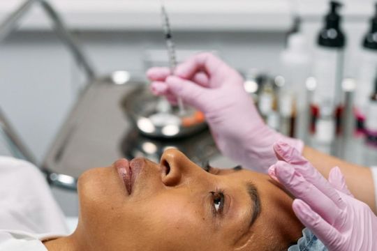 Tiga wanita terinfeksi HIV usai lakukan perawatan wajah