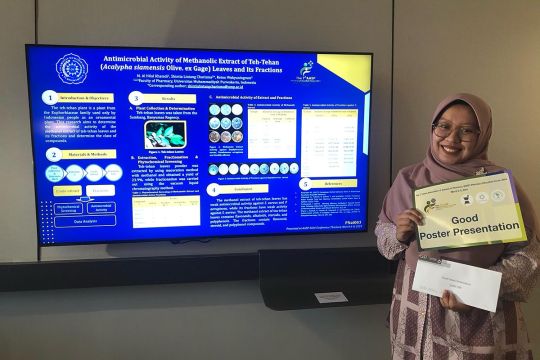 Dosen Farmasi UMP raih penghargaan "Good Poster Presentation" di Thailand