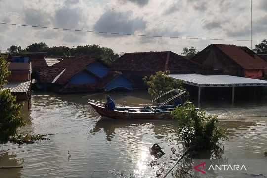 Polres Demak bantu pengamanan rumah korban banjir
