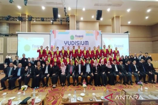 269 mahasiswa ikuti prosesi yudisium Fisipol UMPR