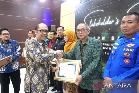 KPPN Sampit beri penghargaan mitra kerja terbaik