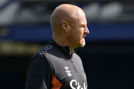 Everton resmi pecat Sean Dyche sebagai pelatih