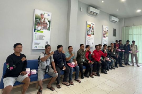BPJS Ketenagakerjaan Barito Utara bagikan sembako di Hari Buruh