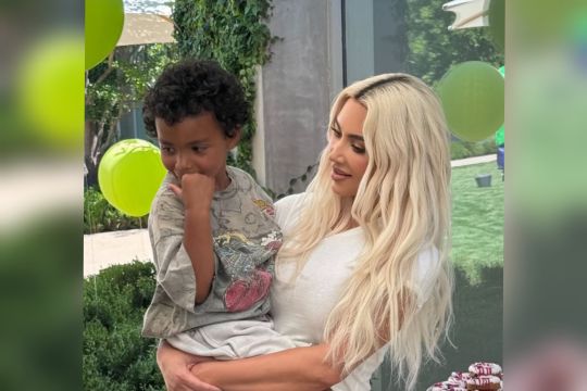 PETA kritik Kim Kardashian beri anjing sebagai hadiah Natal anak
