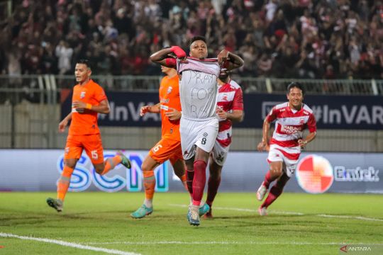 Madura United tekuk  Borneo melalui penalti Hugo Gomes