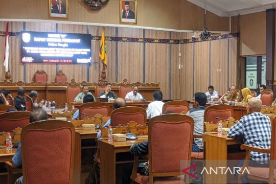 DPRD Kotim bahas keluhan terkait perusahaan ikut gunakan jalan warga