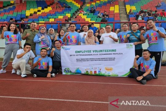 BPJS Ketenagakerjaan Semarang Pemuda bagikan tumbler di Hari Lingkungan Hidup