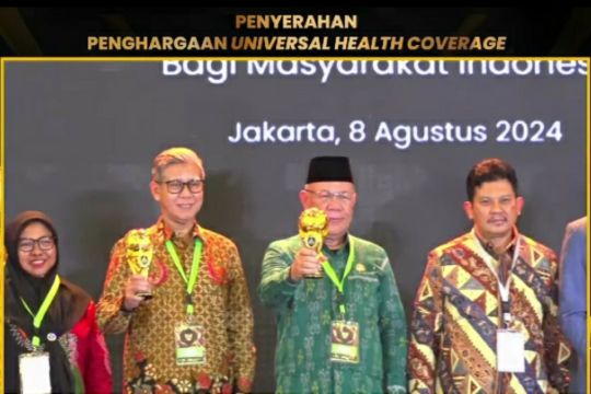 Pemkot Tegal raih penghargaan UHC Kategori Utama