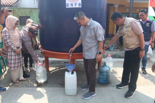 Pemkot Tegal salurkan bantuan sembako dan air bersih