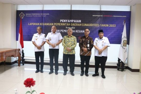 Wali Kota Tegal serahkan LKPD 2023 kepada BPK RI